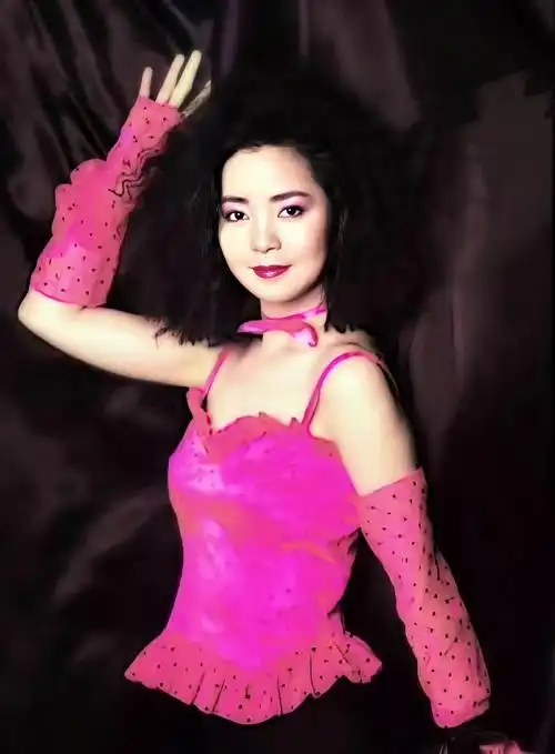 邓丽君各个时期的高清图片