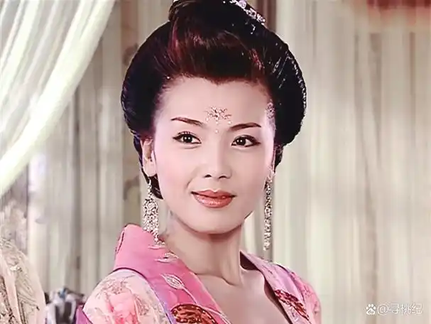 饰演周娥皇&花蕊夫人剧情介绍:后汉隐帝乾祐元年,汉隐帝荒淫无度,不理