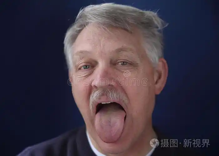 伸舌头的人照片-正版商用图片0l5927-摄图新视界