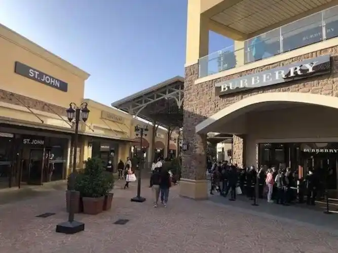 资本跑马圈地,品牌竞相布局:奥特莱斯一夜爆火?