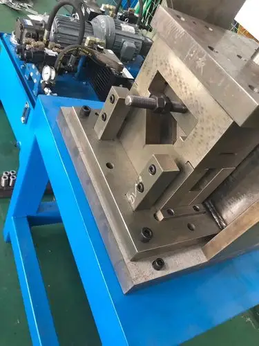 厂家直销冲孔模具切断模具切角模具枪尖模具冲压模具