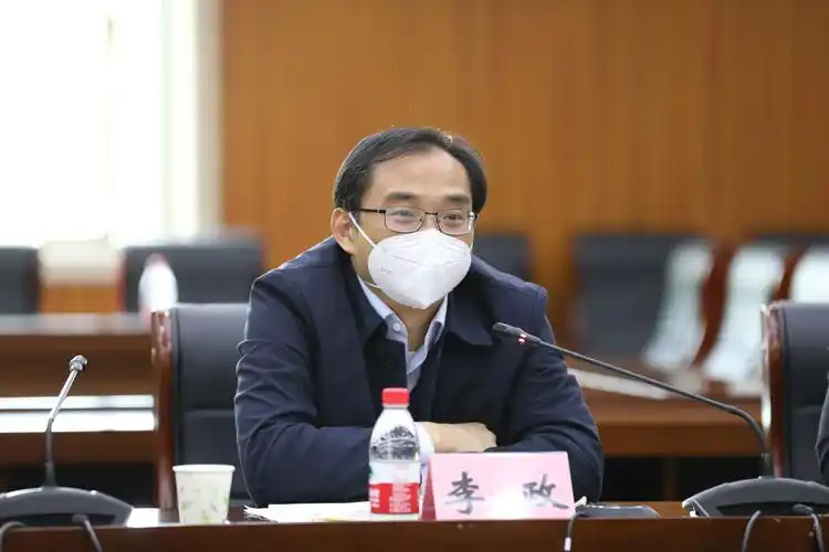 李政指出,要全力保持社会面从严从紧防控态势,不折不扣落实好分区分级