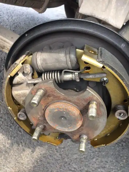 手把手教你换后轮刹车片