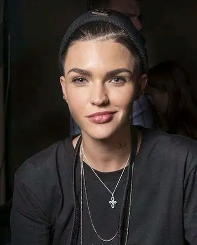 【ruby丨rose】女子监狱真好看啊啊啊 坐等女神加入啊_鲁比洛斯吧