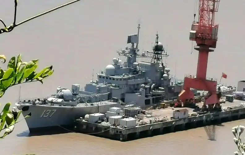 近些年来,我国海军在不断接收新舰的同时,也不忘对一些老舰进行了改装