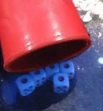 标配肯定是骰子配酒 越喝越有磁县人喝酒在不少磁县人看来,既然喝酒