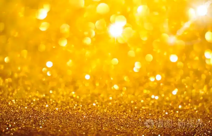 黄色金色闪闪发光的圣诞灯模糊的抽象背