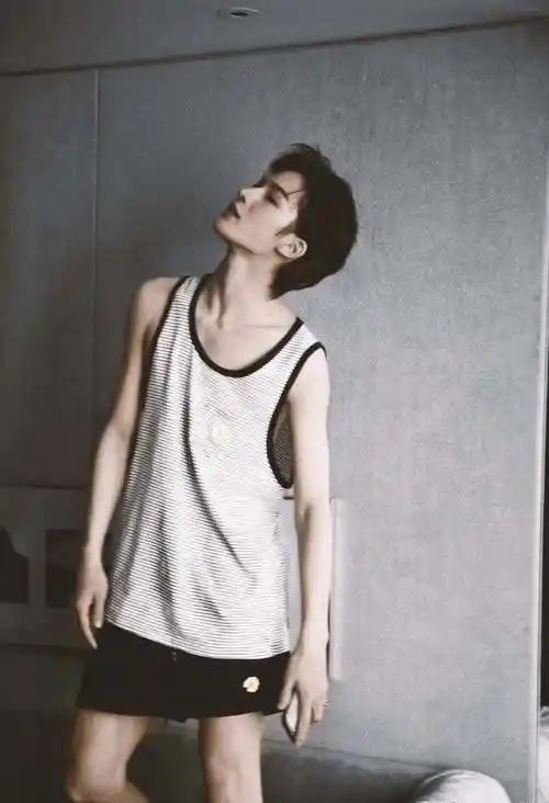 瘦到皮包骨的男人图片(男明星瘦成纸片人) - 赤虎壹号