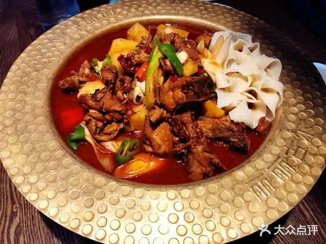 新疆大盘鸡图片(新疆大盘鸡图片大全大图)