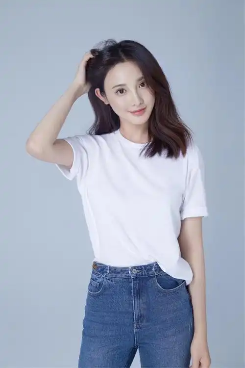 彭小苒出道前照片,揭秘主持时期的真实长相!