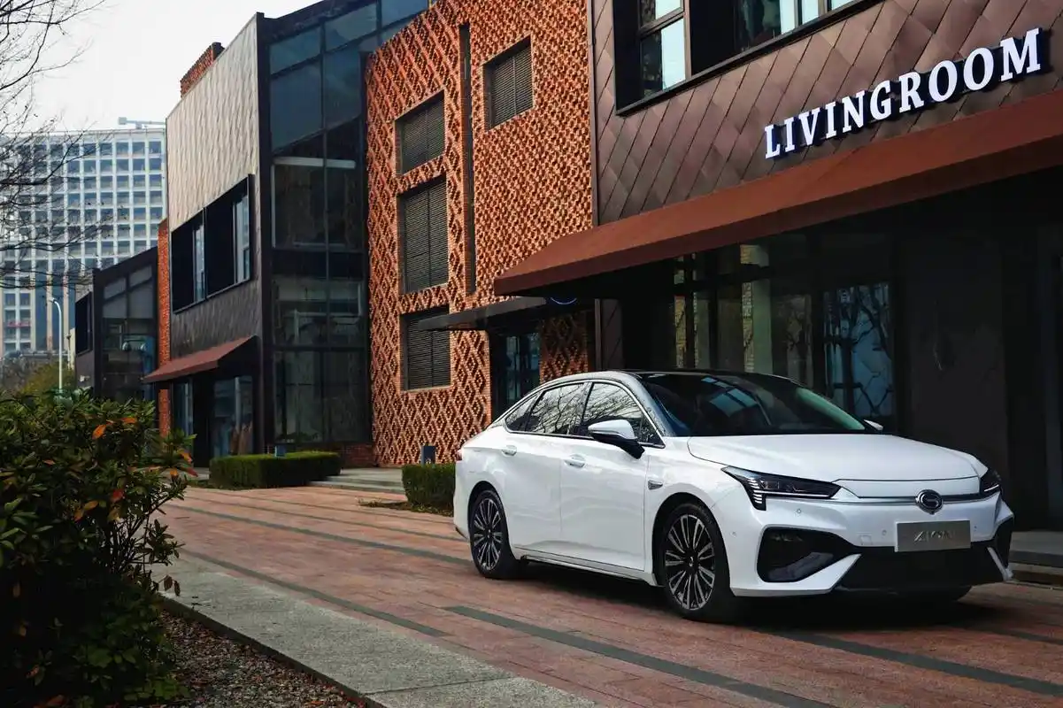 国产纯电动轿车首选,广汽新能源aion s