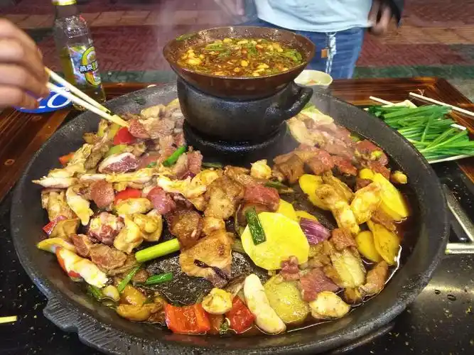 今天上贵阳去闺蜜那里吃网红烙锅.