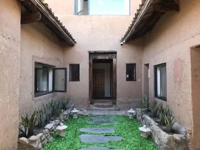 成都90后辞职创业七十年老房改造"土味民宿"