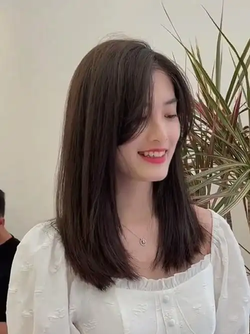 气质百搭减龄发型,所有女生都适合的中长发,剪完get到了