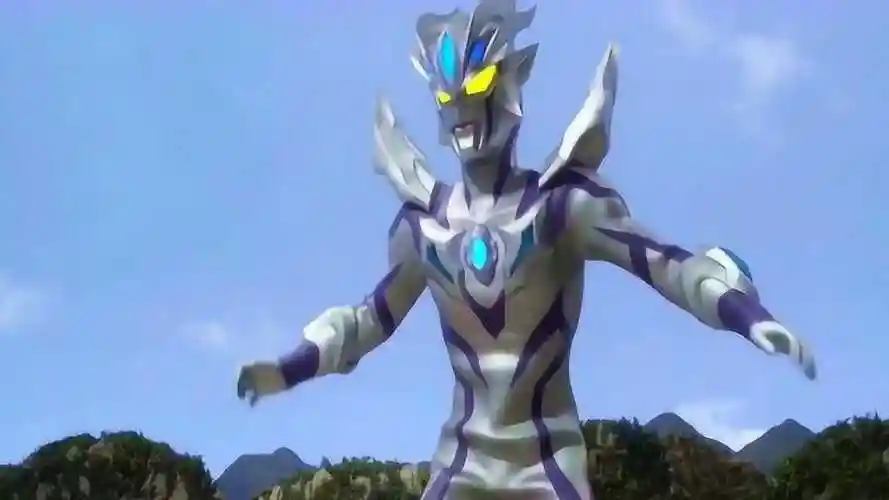 赛罗奥特曼躲过怪兽攻击一招无限集束光线获得胜利