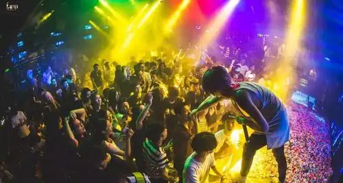 女生蹦迪都是带着什么目的去的?_朋友