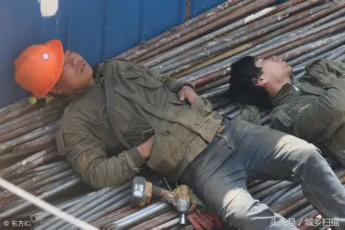 生活从来不轻松12张农村父母辛苦劳作图哪一张让你看后泪目