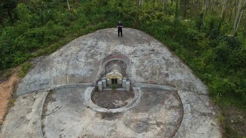 赖布衣留题留图风水宝地美女吹箫