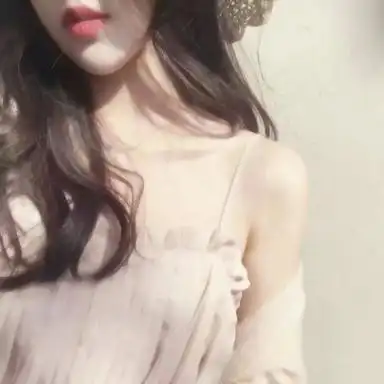 露锁骨穿吊带的女头 性感的女生锁骨露肩图片不露脸(28张)_女生头像