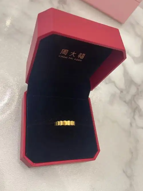 周大福蜂巢戒指