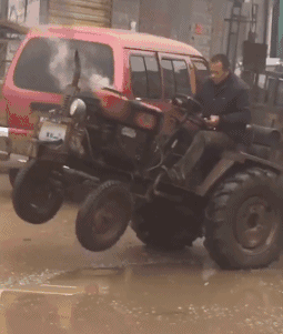 四轮车老司机这车牛掰要翻车gif动图_动态图_表情包下载_soogif