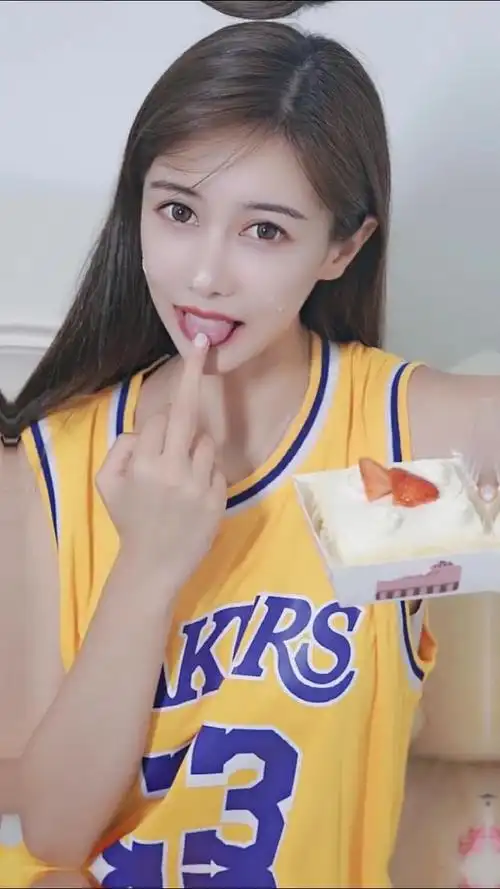 抖音美女网红安小兔一位非常漂亮的美女空姐目前所在地海南