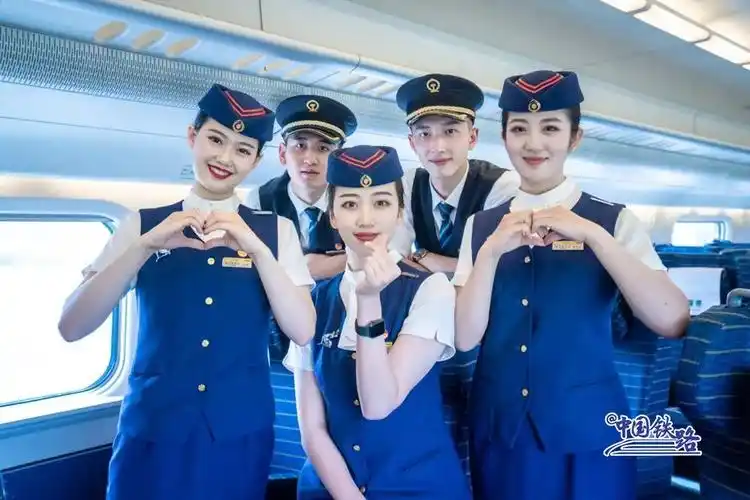 新人入职这届高铁乘务员也太好看了吧