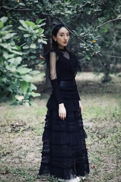 曲凌子生日写真释出 森系复古优雅文艺