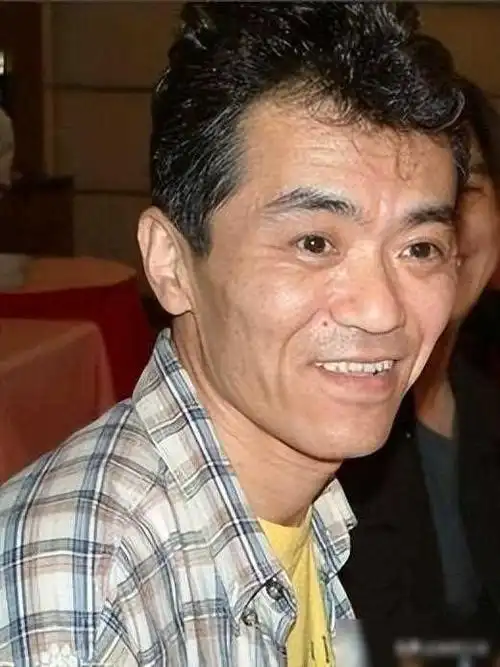 他曾在央视春晚搭档潘长江,消失多年本以为退休,原来已去世17年