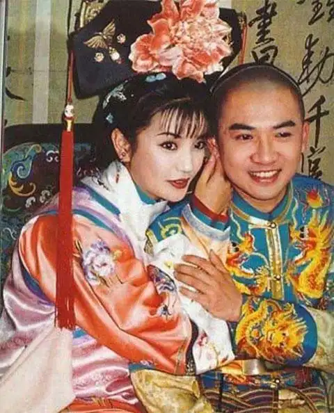 苏有朋赵薇亮相海南电影节,同框带来回忆杀,真挚友情犹如亲人!