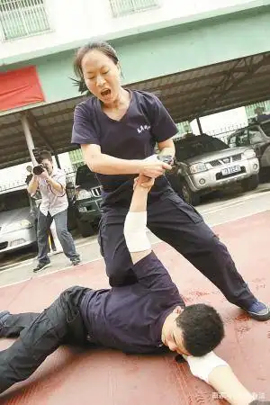 大学生可学一些擒拿术