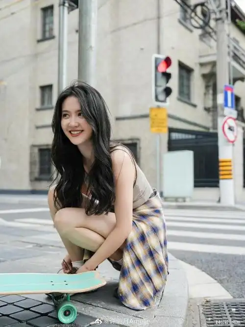 天真无邪许龄月