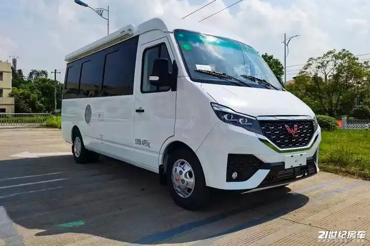 20万出头的爆款五菱神车阳光尚游推出五菱s300房车