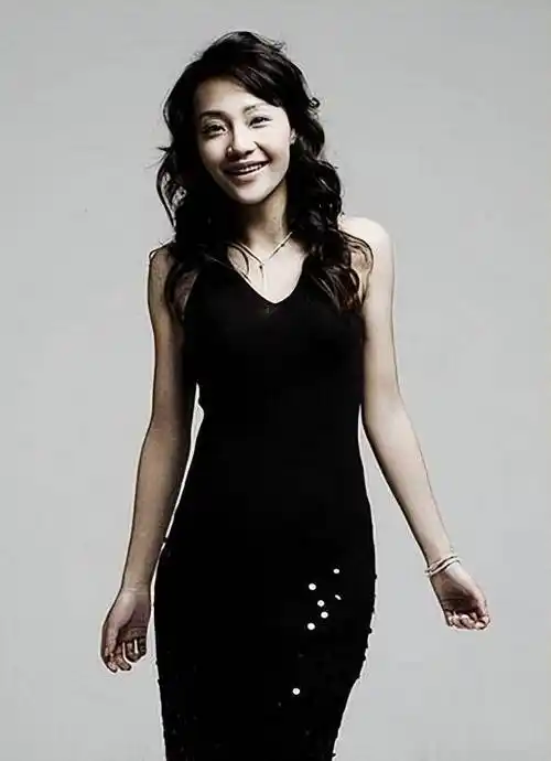 "三姨太"潘星谊:22岁走红,29岁撞碎鱼缸身亡,成父母余生之痛_父亲_一