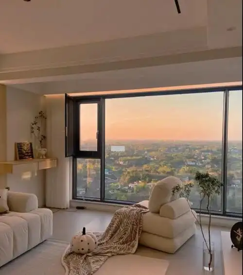 极简风格的落地窗