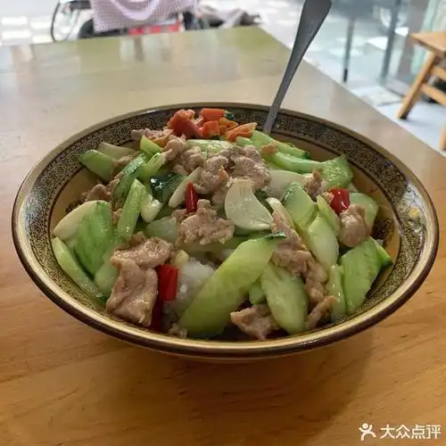 黄瓜肉片盖饭图片