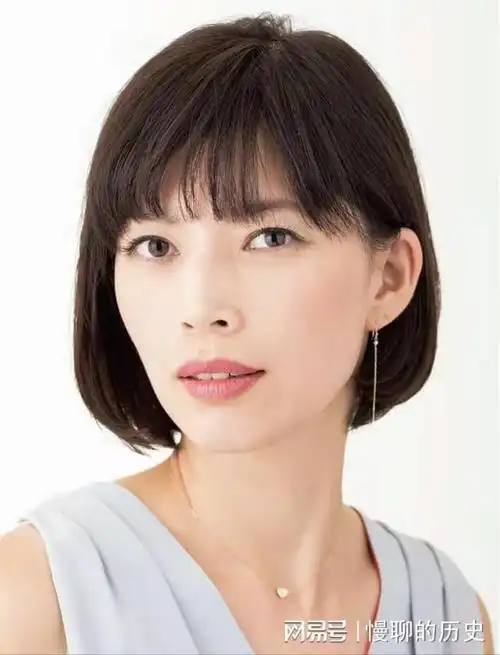 45岁女人剪什么短发显年轻这3种短发时尚又干练每一款都减龄