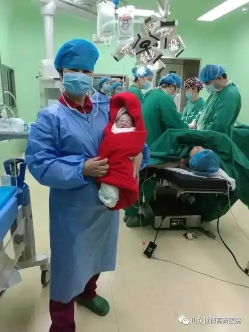 妇产科男医生接生原来有这么多好处