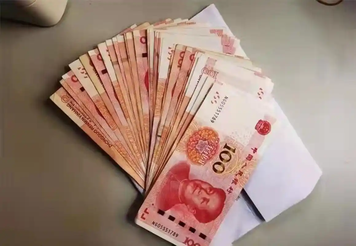 丈夫在昆明出车祸身亡,她却留下3000元给交警.