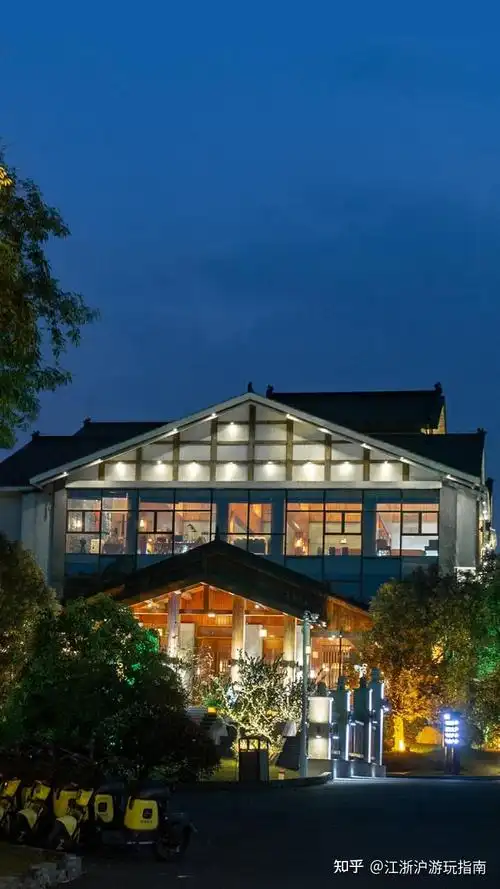 南山竹海脚下,还隐着一家设计考究的酒店,偏爱江南风的友友们一定会