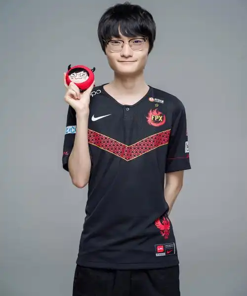 fpx小天入选apec创变者 上榜者均为优秀青年_电竞