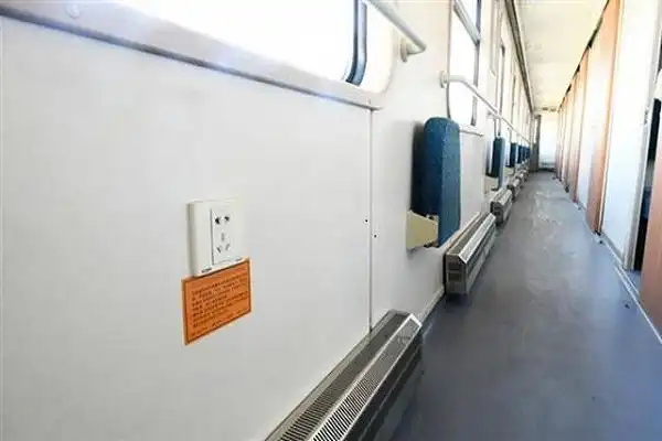 卧铺有充电的地方吗