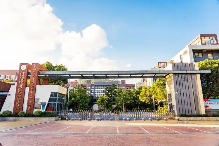 广东碧桂园学校十里银滩分校-学校正大门