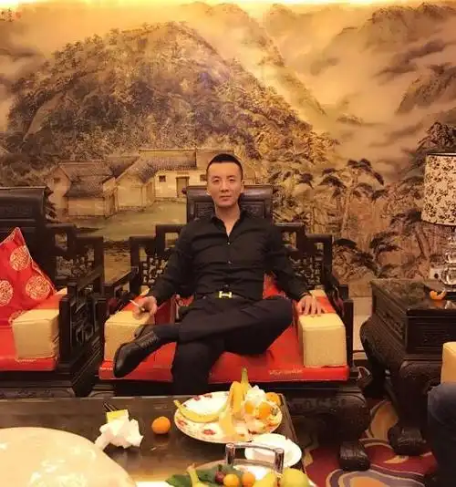 万振涛照片资料yy烟台土豪七夜万振涛身价富豪榜