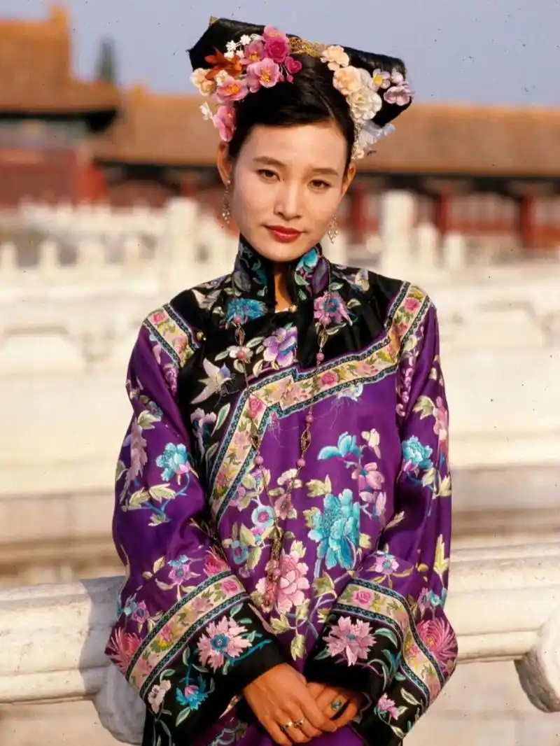 审美积累90末代皇帝剧场照 年轻的陈冲,邬君梅和尊龙.