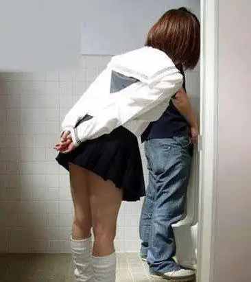 女流氓的龌龊行为,世界成了女人骚扰男人的世界