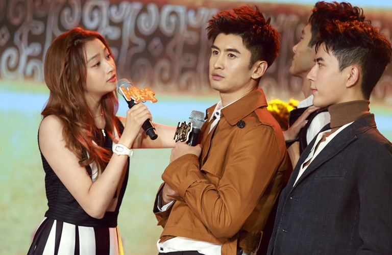 国民闺女关晓彤和张云龙的组合,还是很养眼的