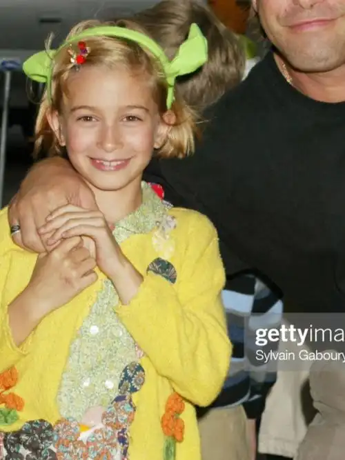 8岁的海莉好可爱