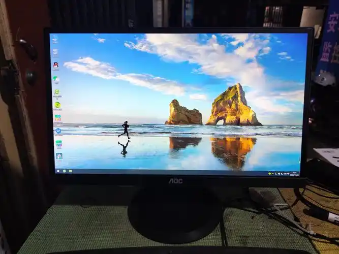 x0014特惠出售22寸aoc无边框显示器仅售300元