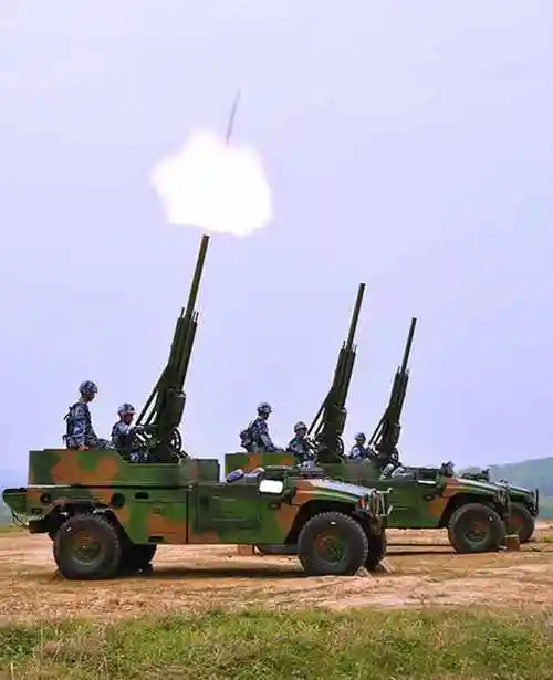 解放军新速射迫击炮亮相!1分钟连开40炮,装上越野车驰骋高原